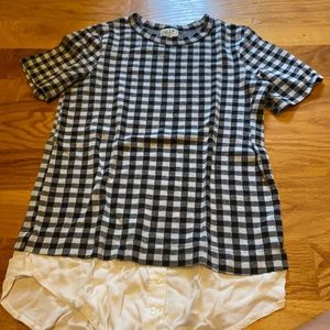Cute gingham shirt with flounce button bottom